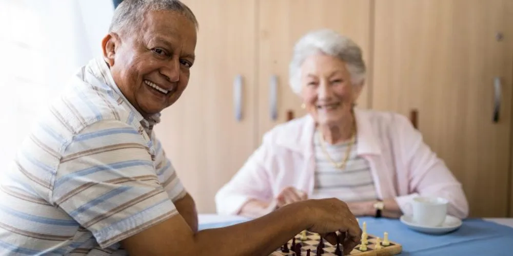 Senior playing chess, a memory-friendly activity